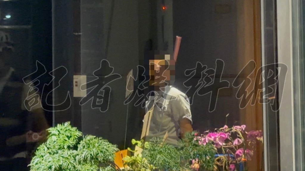 獨家直擊／警界補教名師遭開除！晚間大鬧補習班大樓「大批警力僵持1hr」