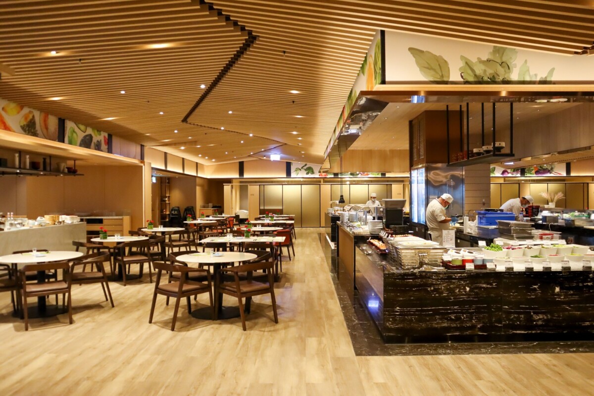 ▲「京享蔬食百匯餐廳」台北國際旅展平日餐券買十送二，平均每客715元。（圖/高雄萬豪酒店提供）