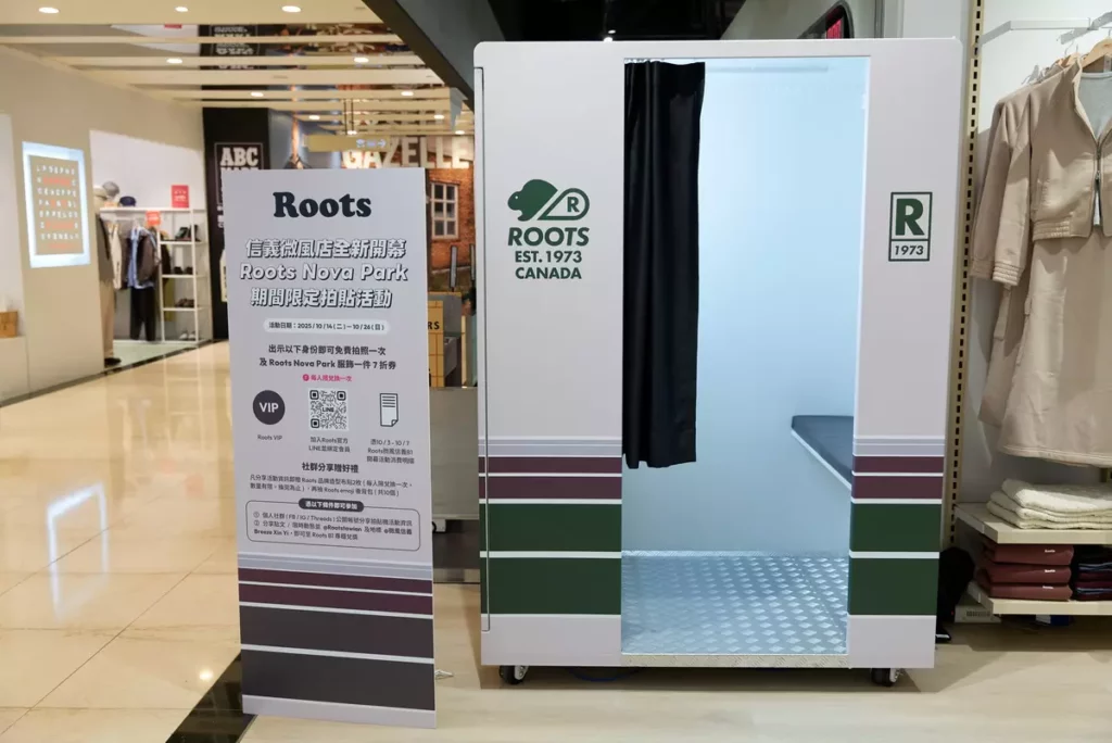 慶祝Roots信義微風店開幕推出限時拍貼機活動，參與拍照及打卡活動可獲專屬優惠及抽獎機會
