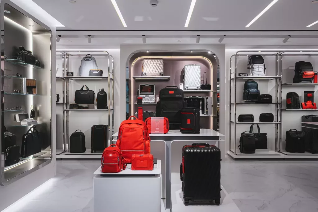 _TUMI 高端經典概念店- 當季新款陳列區