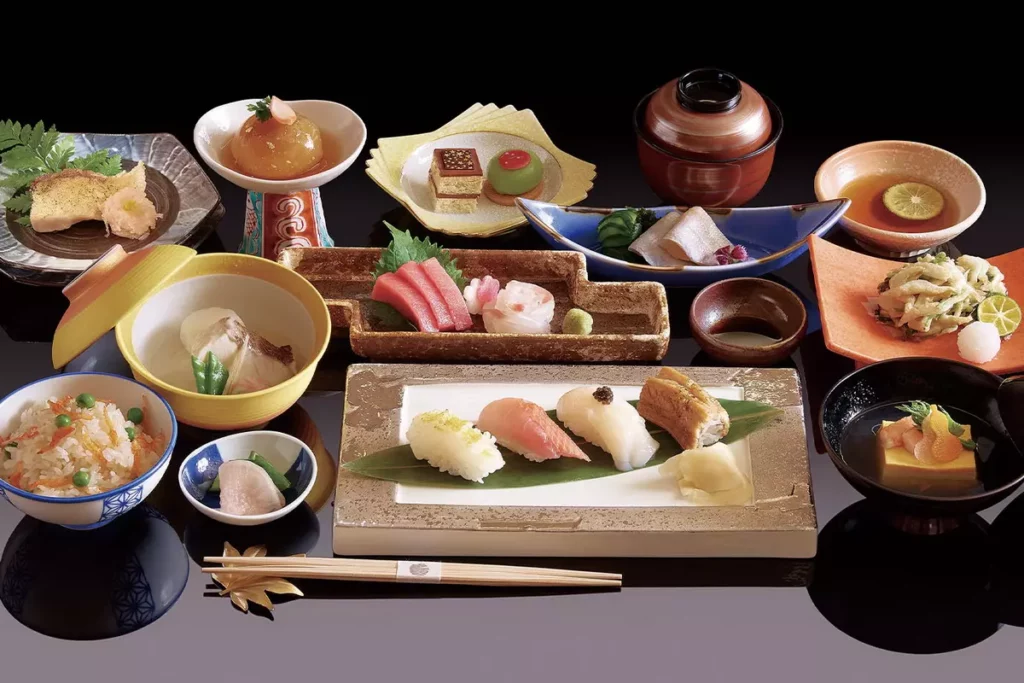 HAYASE日本料理旅展推出「午間全區雙人午餐套餐」旅展價4,000元,可於割烹吧檯、包廂或鐵板燒區使用。(圖/ JR東日本大飯店台北)
