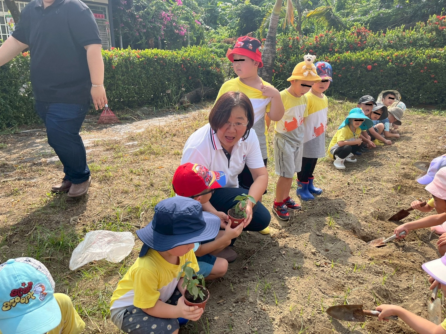 幼兒化身小農夫栽種蔬果　作中學體驗食農教育