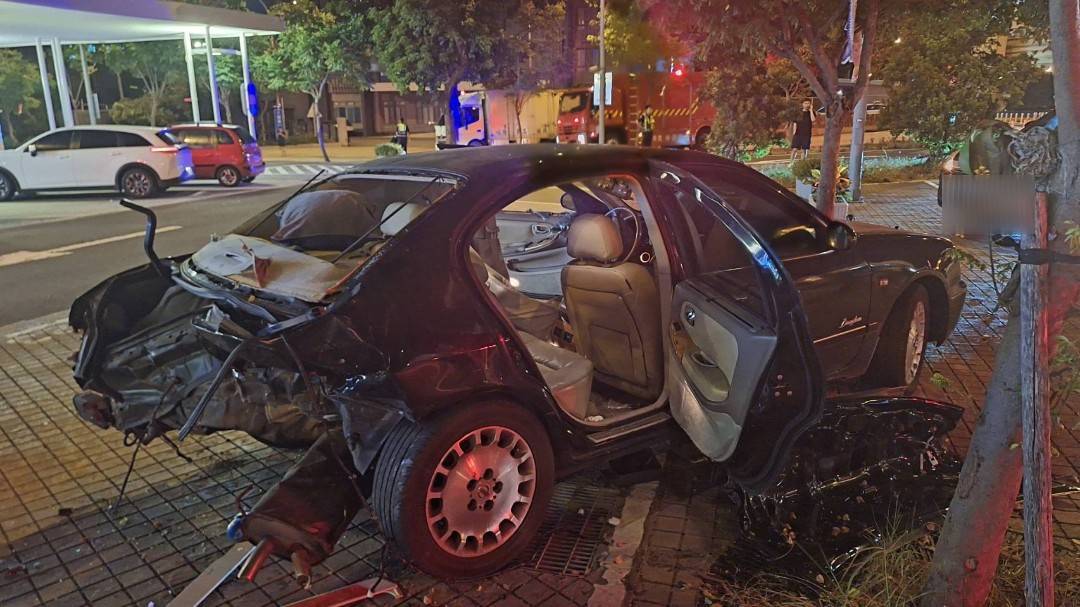 國道1號驚魂夜　自駕系統失靈釀三車事故