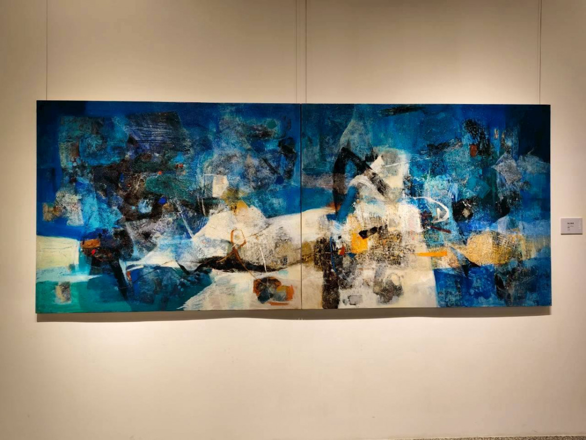 以畫筆書寫鄉愁的吟唱,油畫家陳美惠〈大地行吟〉展現土地的呼吸。圖/記者鄧富珍翻攝