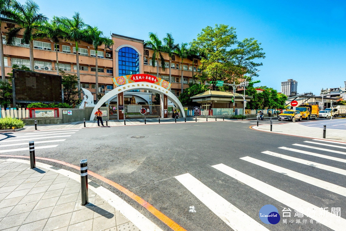 桃園區民權路X成功路藝文生活通學步道完工現況。