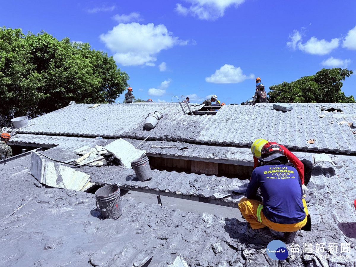 黃漢群適時提供搜隊人員鹽糖跟灌水並要求休息/嘉基醫院提供