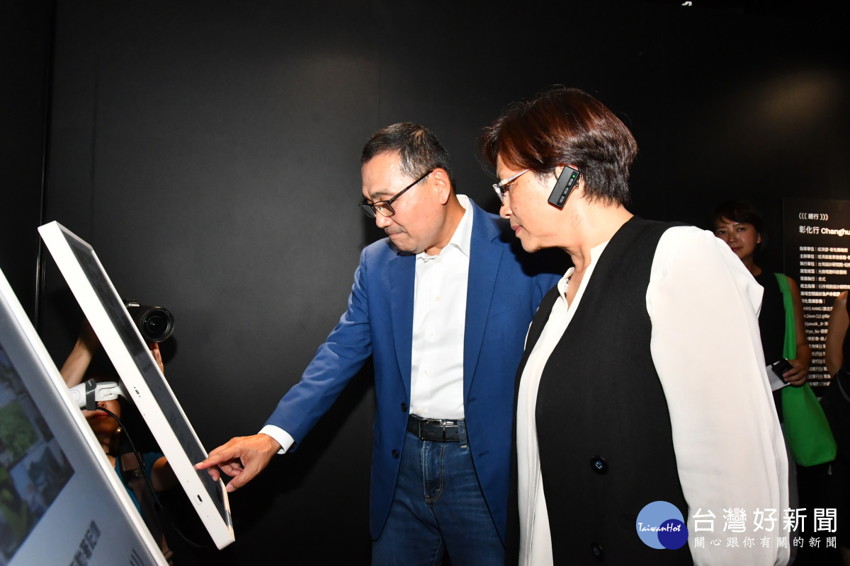 侯友宜市長參訪台灣設計展,讚彰化展區表現亮眼、設計能量驚豔全場。圖/記者鄧富珍攝