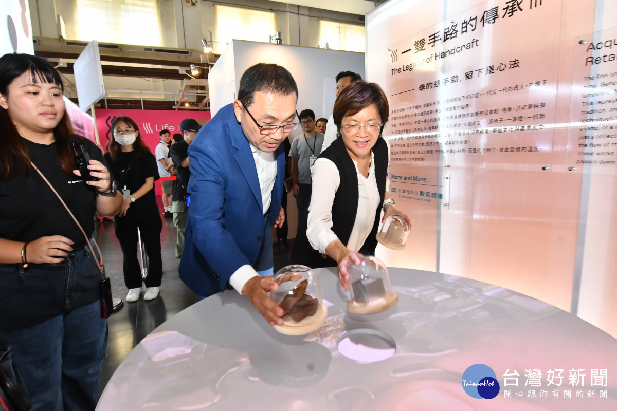 侯友宜市長參訪台灣設計展,讚彰化展區表現亮眼、設計能量驚豔全場。圖/記者鄧富珍攝