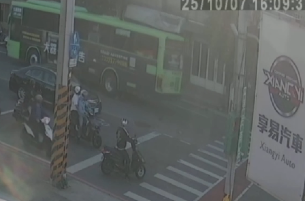 中壢死亡車禍！　66歲男疑遭大客車撞倒兩度輾壓死亡
