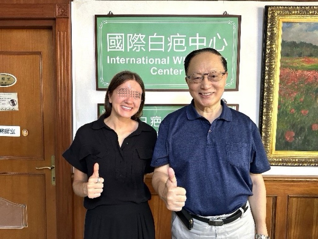 美國美女三度來台治療眉心凹白疤 一償多年宿願