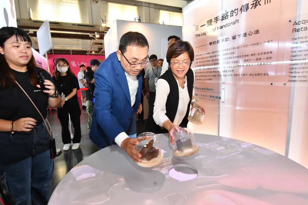 ▲10月10日至26日台灣設計展在彰化盛大登場，新北市長侯友宜今日到訪彰化展區，由縣長王惠美親自接待，一同感受這場設計盛會的無限魅力。（彰化縣政府提供）
