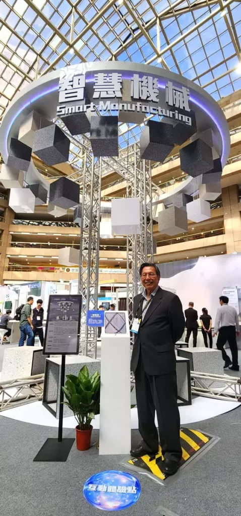 展區主題「循環永續 Circular Sustainability」呼應展會精神,展現廢棄紡織品如何化身兼具結構強度與美學質感的永續新材料。(圖:午洋企業楊董事長)
