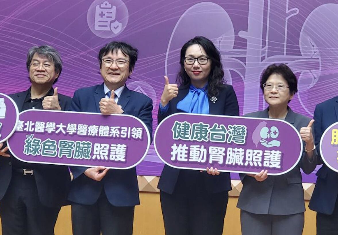多囊腎上身腫到「腰圍超過腿長」 妻捐腎救夫3小時甩重10公斤 230 多囊腎上身腫到「腰圍超過腿長」 妻捐腎救夫3小時甩重10公斤 229