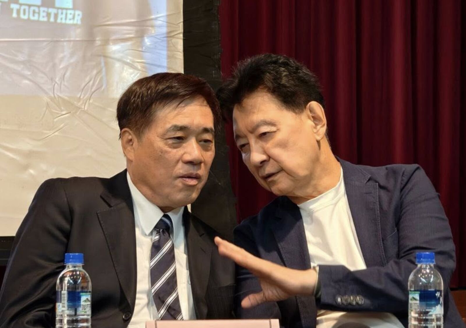 【藍爭黨魁3-1】國民黨內貼標籤、互罵「舔共」 戰況慘烈堪比20年前馬王鬥 230 【藍爭黨魁3-1】國民黨內貼標籤、互罵「舔共」 戰況慘烈堪比20年前馬王鬥 229