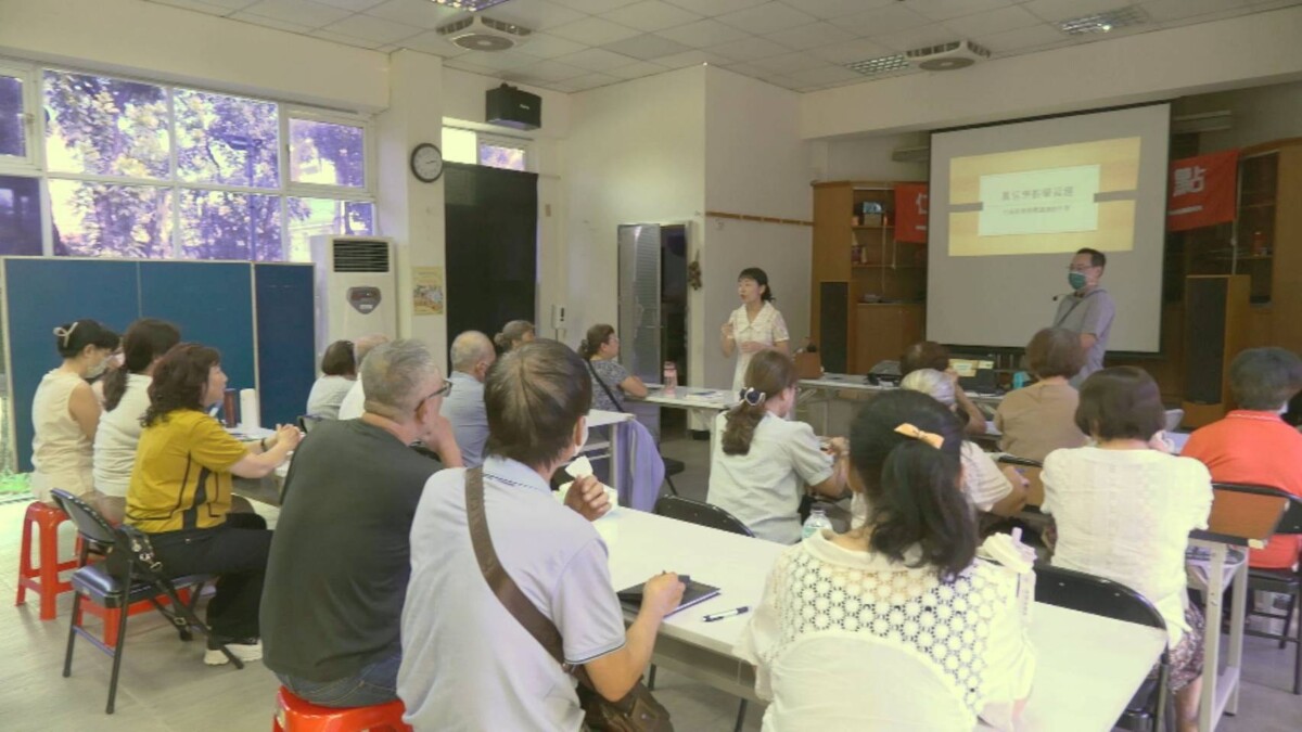 ▲「樂齡學習趣」媒體識讀暨社區影像創作營11/4登場,樂齡長輩化身手機拍照達人!