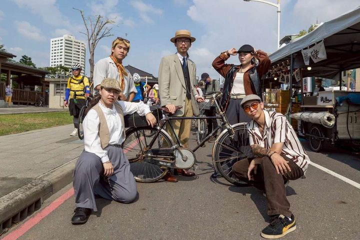 邀請遊客與家人、三五好友來場復古 dress code 大比拚。 圖:高雄市政府觀光局/提供