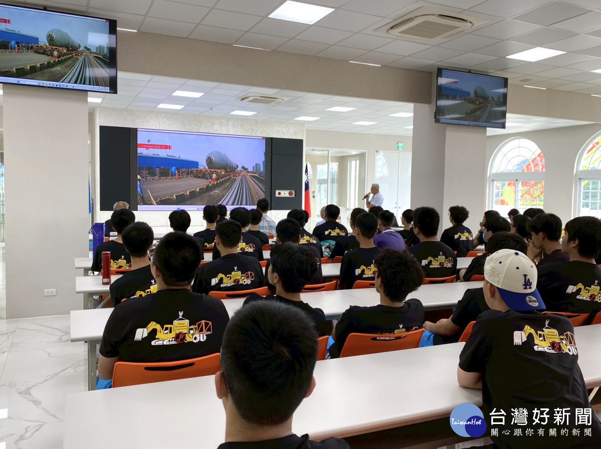 桃竹苗分署攜手桃園農工動力機械科高三學生,前往啟德機械起重工程股份有限公司實地參訪。