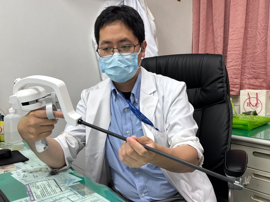 類機械手臂手術器械切除肝癌-價錢僅達文西1/3