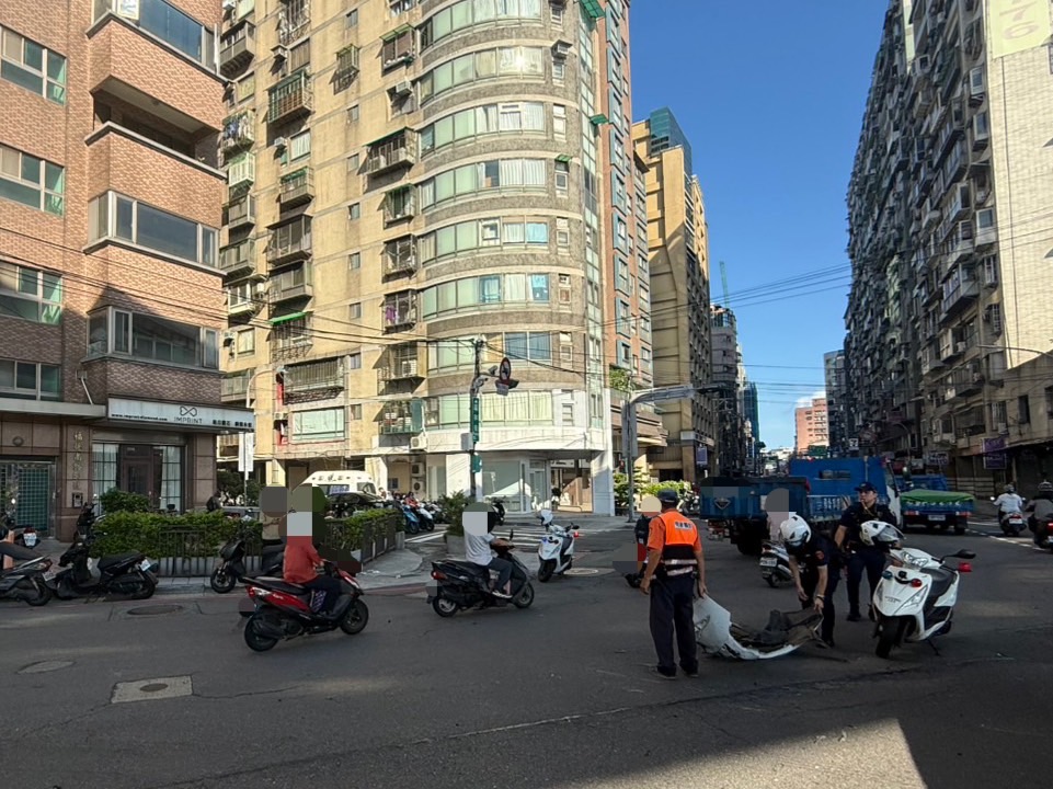 蔡女肇事後非但沒有立刻停下,還繼續向前行駛約50公尺後才停下,車輛連前保險桿都撞掉。