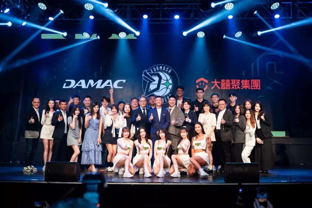 大囍聚地產 × DAMAC × 福爾摩沙夢想家品牌共振戰略合作記者會大合照。