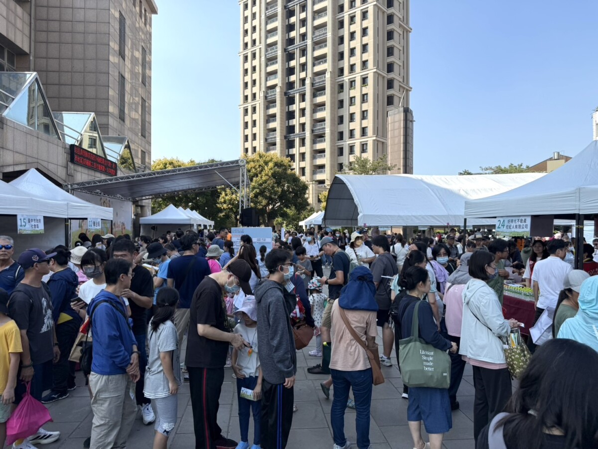 ▲響應「世界糧食日」中市食物銀行舉辦園遊會。(圖/記者顏淑娟攝)