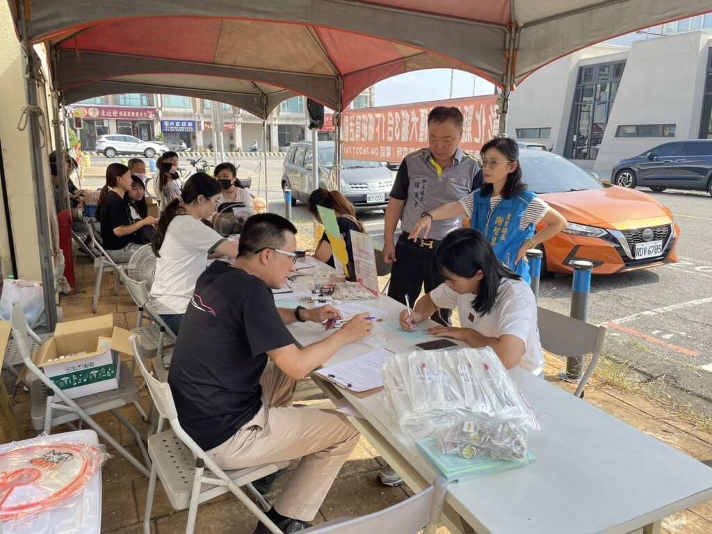 ▲為持續推動動物保護政策,有效控制流浪犬貓數量並守護動物健康,和美鎮公所配合彰化縣動物防疫所,於今日在和美鎮調解委員會舉辦「犬貓三合一免費絕育活動」。(圖/和美鎮公所提供)