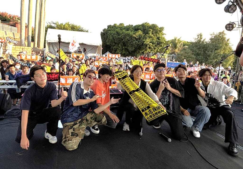 ▲2025台灣設計展熱點活動「潮派鹿港」音樂祭甫於上週圓滿落幕,熱潮延燒至彰化八卦山,本週末登場的「潮派卦山」城區音樂表演集結14組人氣樂團接力開唱,現場人潮爆滿、氣氛熱烈。(圖/彰化縣政府提供)