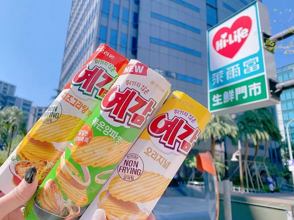 韓國超人氣「好麗友預感香烤洋芋片」,原味、洋蔥味、起司味三款口味任選第2件10元,酥脆口感一片接一片停不下來