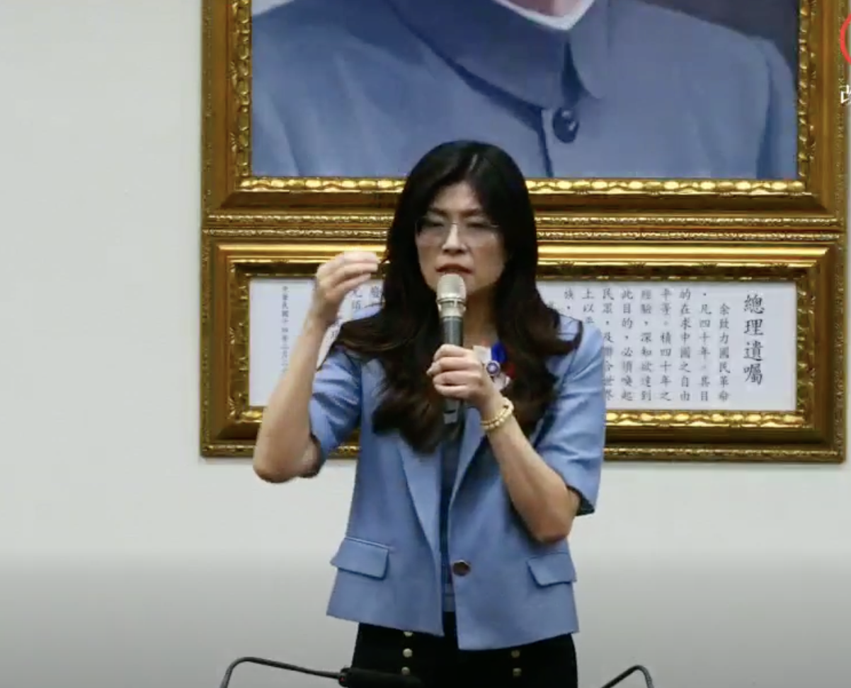 鄭麗文當選國民黨新主席 朱立倫優雅交棒羅智強祝賀