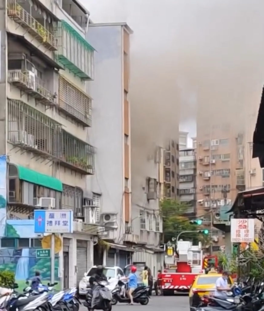 蘆洲公寓大樓疑似縱火!- 警消疏散住戶