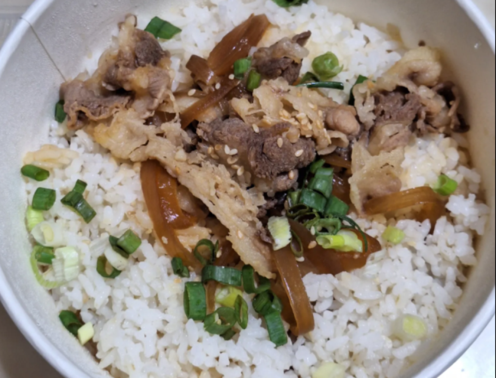 影/叫外送丼飯「這肉量賣173元」 民眾傻眼:是快打烊才這麼少嗎