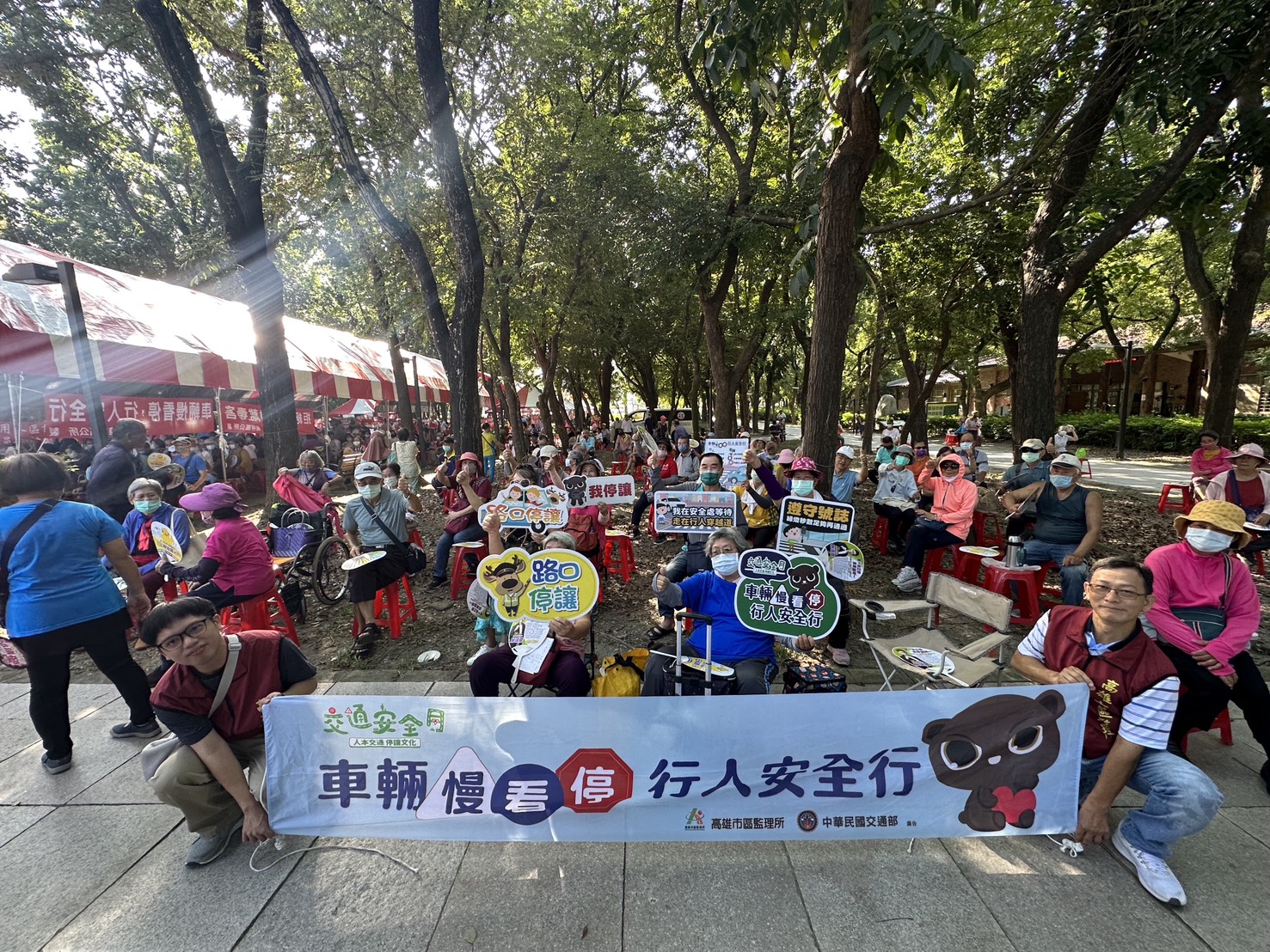 重陽敬老樂相聚 高雄市區監理所守護長者行車安全