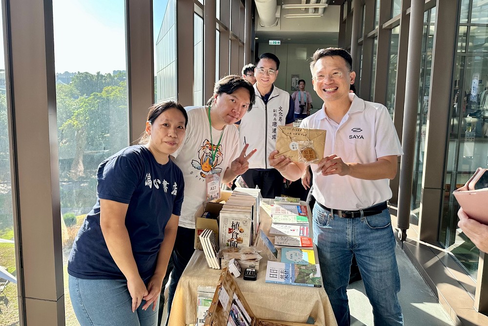 支持桃園在地獨立書店 蘇俊賓:演算法無法取代實體書魅力 230 支持桃園在地獨立書店 蘇俊賓:演算法無法取代實體書魅力 229