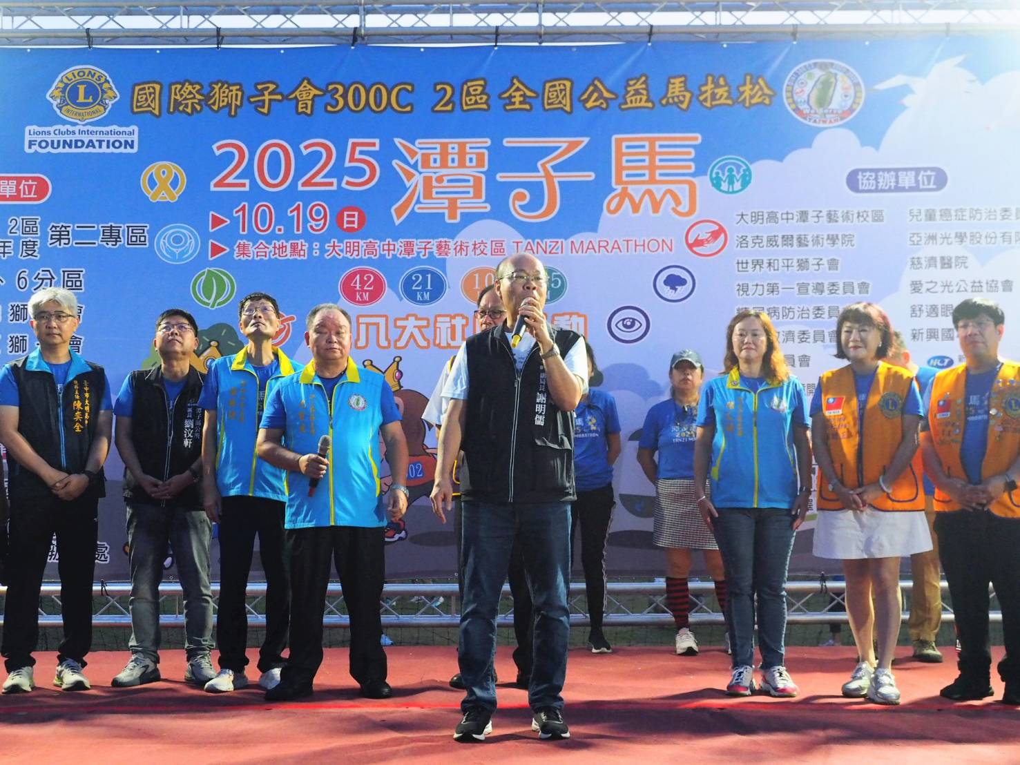 圖 運動局副局長謝明儒到場為跑友加油-亦感謝主辦單位用心推廣路跑運動 記者王偉翻攝