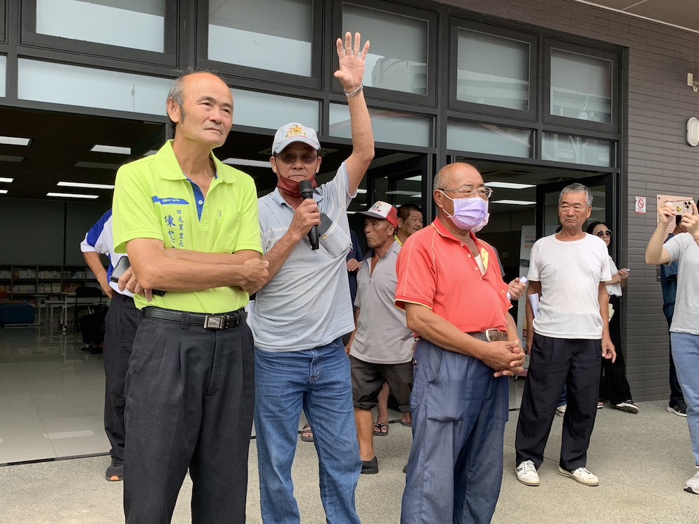 太保公所人潮抗議，揚言將再發起更大規模抗議。（圖/記者陳惲朋攝）