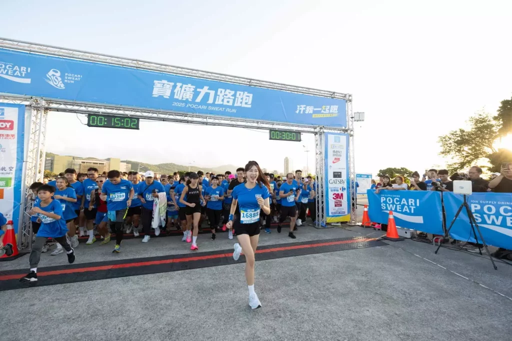 啦啦隊女神安芝儇將人生首跑獻給寶礦力路跑,並化身第七屆路跑大使,以滿滿熱情沿途為跑者送上最香最活力的應援