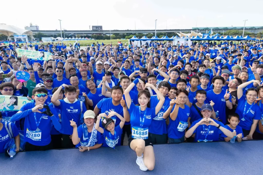 2025第七屆寶礦力路跑大使安芝儇一早天未亮便抵達會場,活力四射帶動全場氣氛