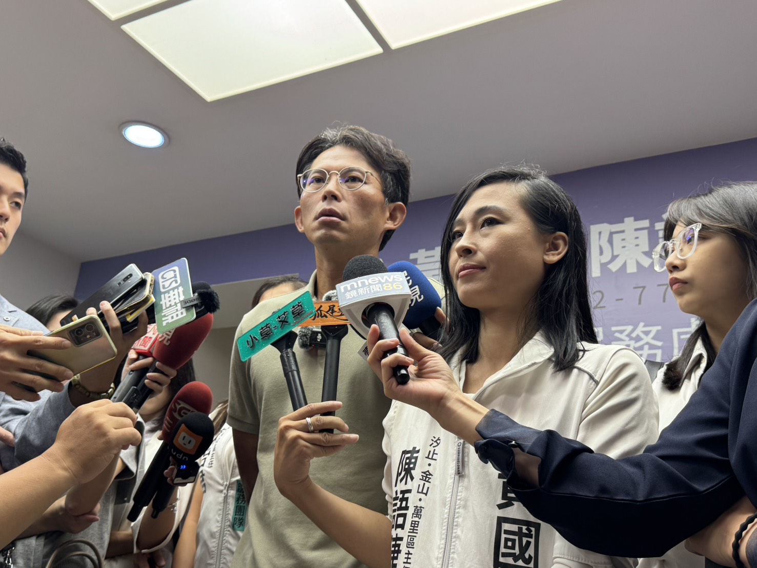 陳語倢服務處開幕成藍白合縮影　李彥秀現身為黃國昌子弟兵加油 211