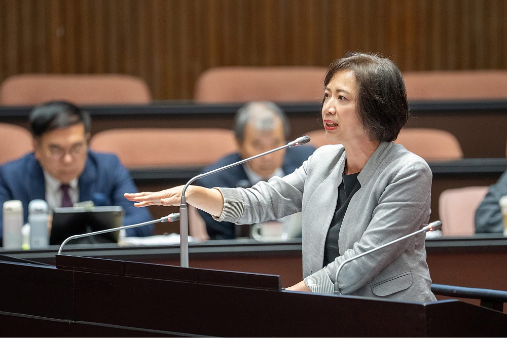 全力以赴參選台中市長拋3優先 何欣純贊同市府普發現金 228 全力以赴參選台中市長拋3優先 何欣純贊同市府普發現金 227