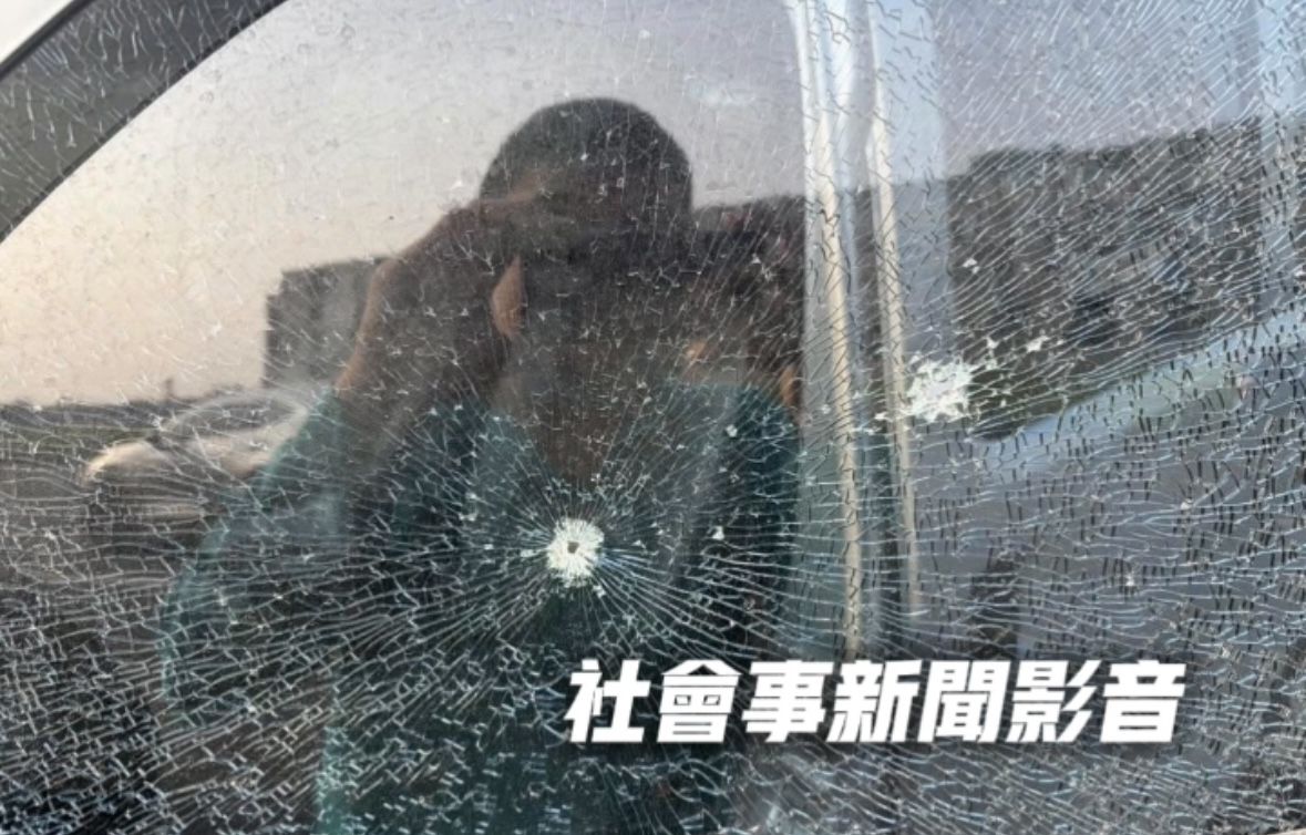 愛車停路邊遭開槍玻璃成網狀 白目男到案稱「無聊好玩」 232 愛車停路邊遭開槍玻璃成網狀 白目男到案稱「無聊好玩」 231