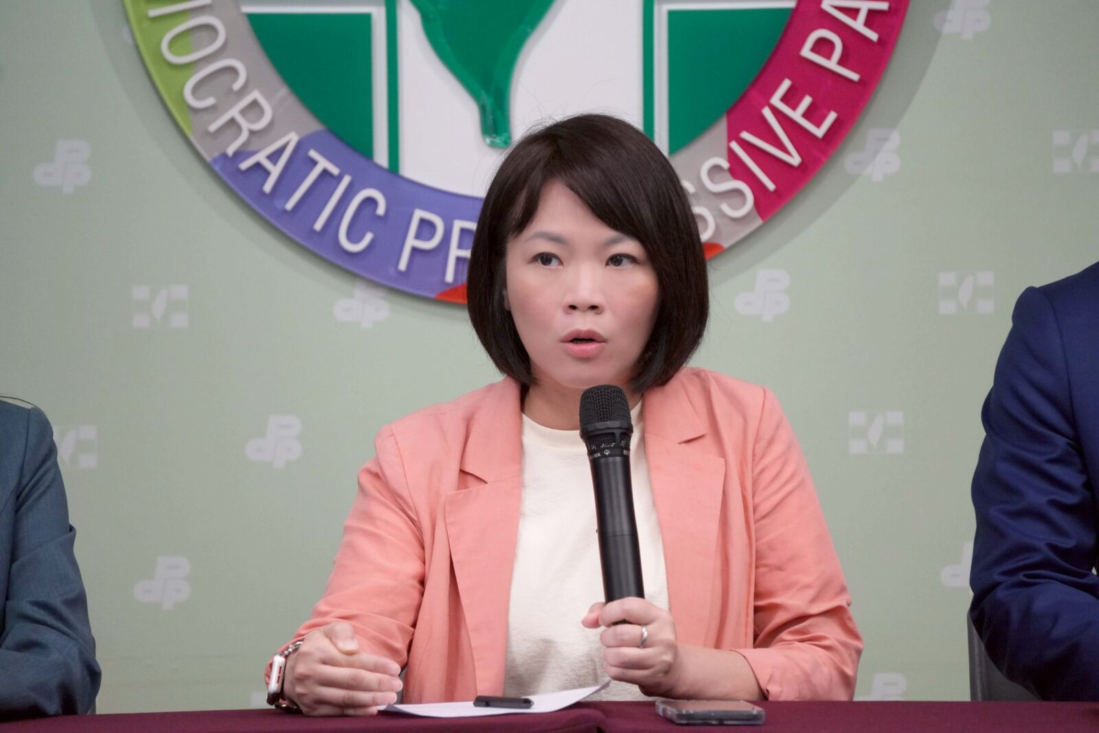 指鄭麗文賀電回文沒提中華民國 簡舒培:國民黨向人民說清楚 238 指鄭麗文賀電回文沒提中華民國 簡舒培:國民黨向人民說清楚 237