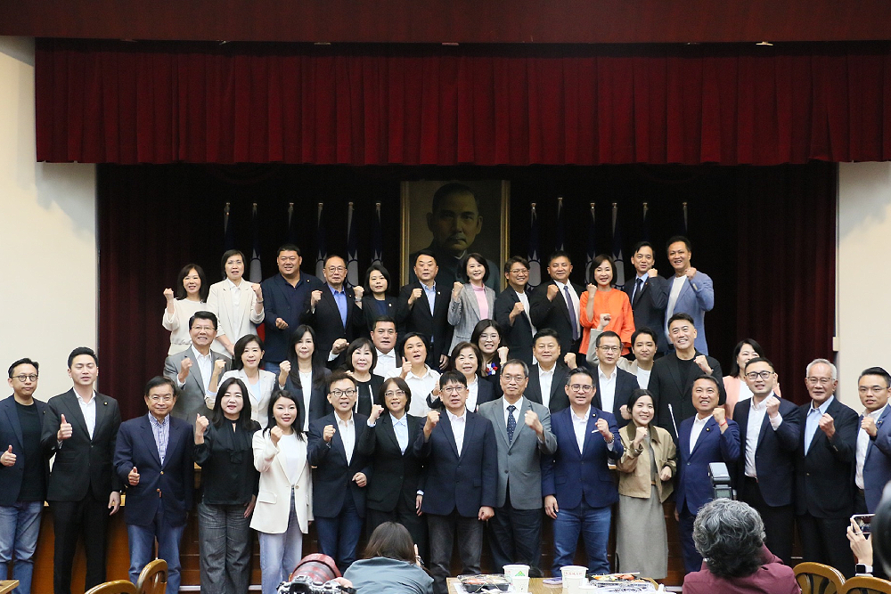 國民黨準黨主席首拜會藍委 鄭麗文:2028重返執政、成為第一大黨 240 國民黨準黨主席首拜會藍委 鄭麗文:2028重返執政、成為第一大黨 239