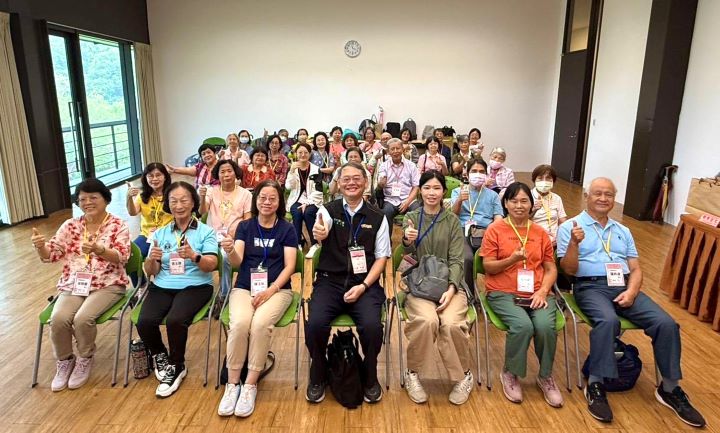 ▲桃竹苗分署今(20)日舉辦「114年度志工參訪暨表揚活動」表揚服務滿10年以上的8位久任志工及9位優秀志工,感謝他們多年來秉持服務熱忱,默默奉獻。