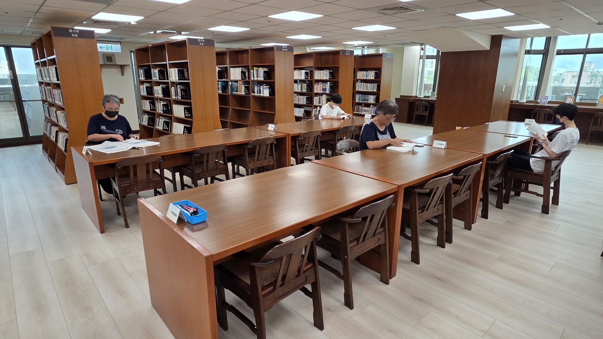 普天精舍圖書館相隔十年重啟，以全新設計打造靜謐閱讀空間。