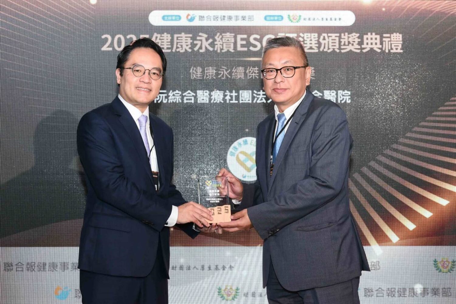 ［榮耀時刻·共創永續醫療］ 高雄市阮綜合醫院榮獲2025 健康永續ESG評選《健康永續傑出實踐獎》！