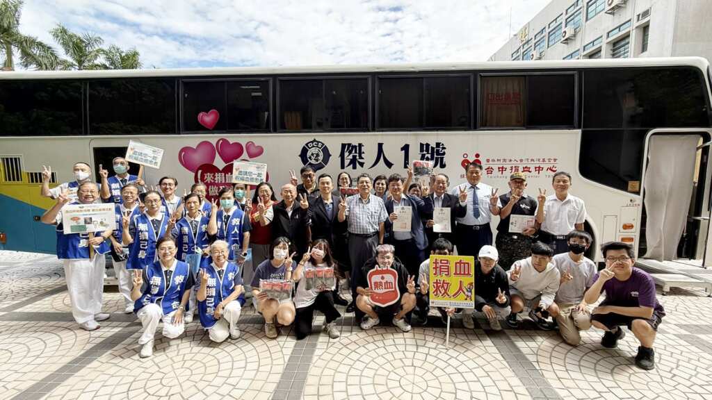▲建國科技大學今日為慶祝創校60週年,舉辦校慶系列暖場活動「暖心捐血 GO GO GO」,號召全校師生、校友與地方民眾一同挽袖捐血,以實際行動傳遞愛心。(圖/建國科大提供)