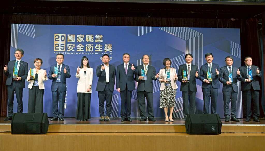 卓揆頒發國家職業安全衛生獎 保障勞工權益及安全