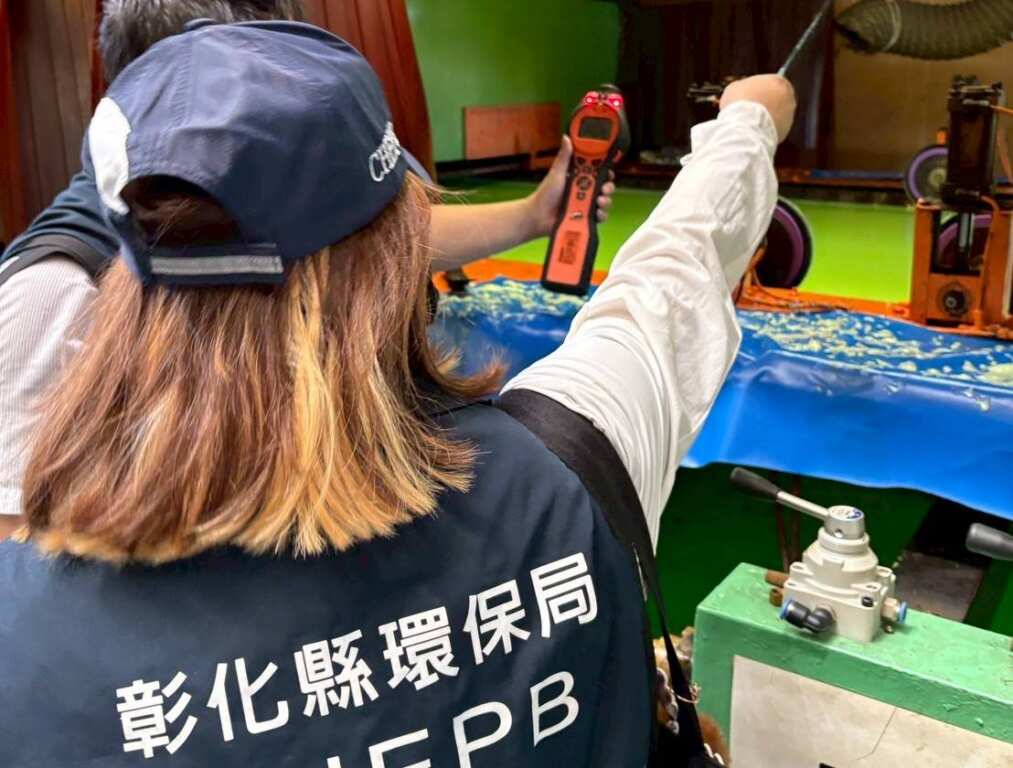 ▲彰化縣環保局人員執行稽查。（圖／彰化縣環保局提供）