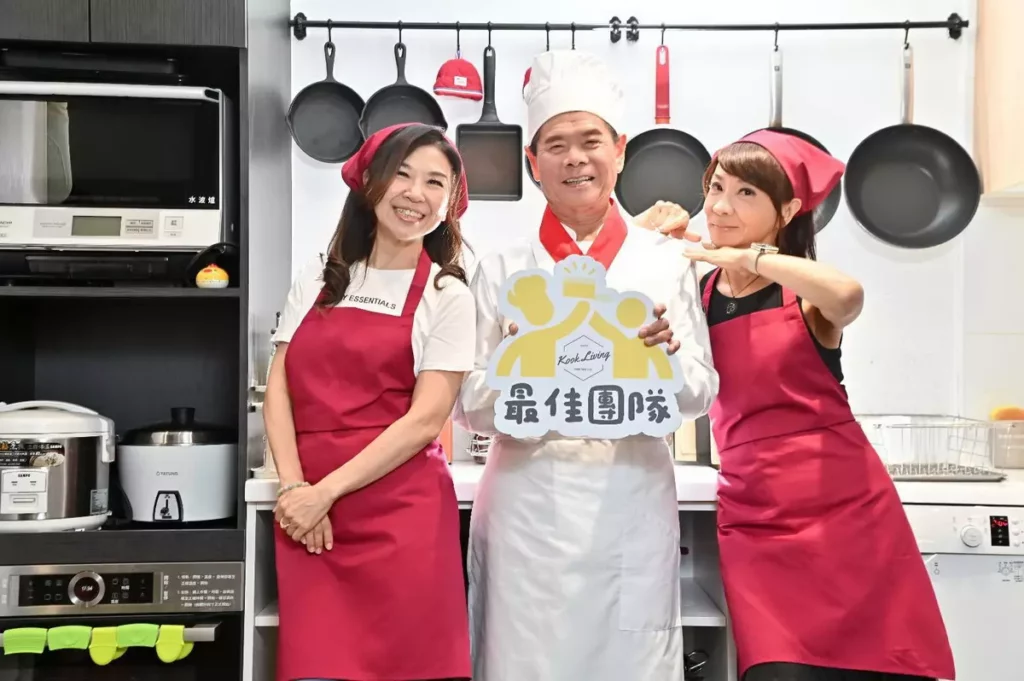 總製作人吳楚楚總主廚率領范怡文、馬毓芬扮演廚娘,拍攝有趣的宣傳照