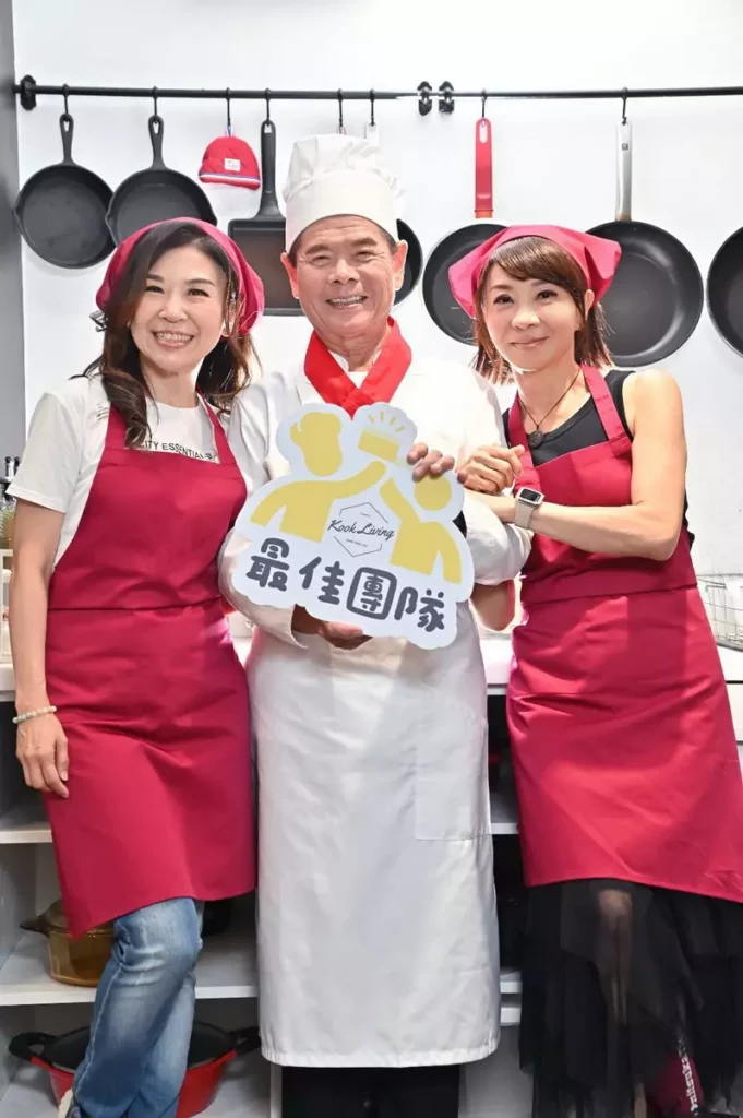 總製作人吳楚楚總主廚率領范怡文、馬毓芬扮演廚娘,拍攝有趣的宣傳照